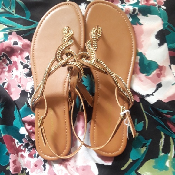 Twisted Strap Sandals - Picture 3 of 3